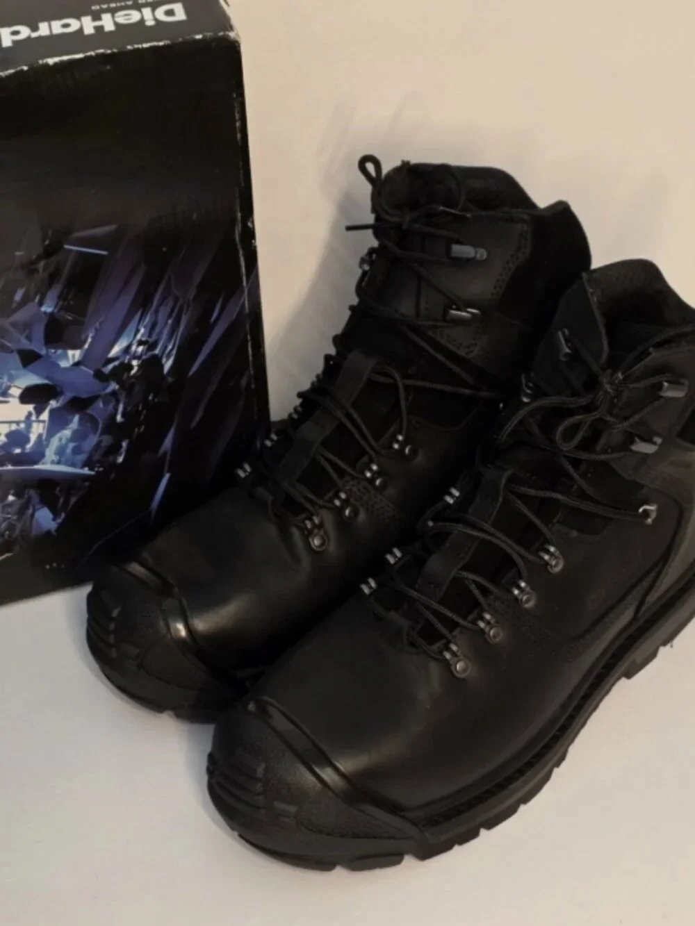 NEW DieHard Men's 6